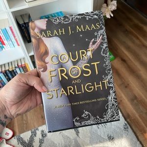 A Court of Frost and Starlight - hardback